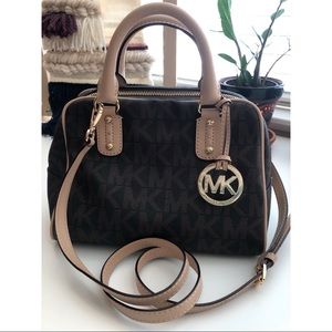 Michael Kors Logo Crossbody Purse 💛☀️🤩